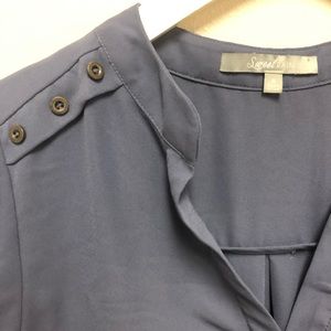 Blouse with shoulder buttons